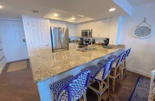 Punta Rassa Condo | Bay View Tower 334: Enjoy fishing by day, and Beachfront views for Sunset