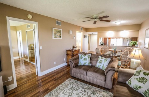 Mid Island Apartment | Bay Village 104
