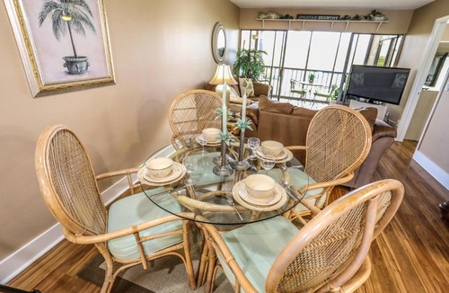 Mid Island Apartment | Bay Village 104
