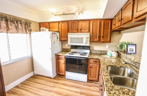 Mid Island Apartment | Bay Village 104