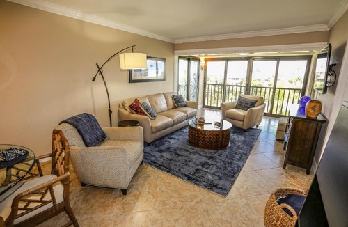 Mid Island Apartment | Bay Village 252