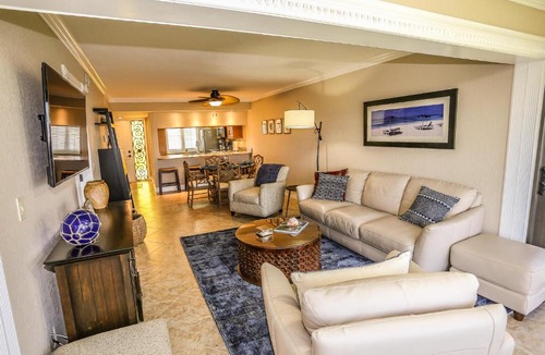 Mid Island Apartment | Bay Village 252