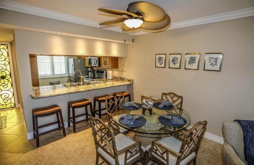 Mid Island Apartment | Bay Village 252