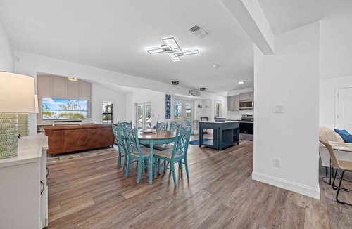 Oak Court House | Bayside Bliss | Dog Friendly | Saltwater Pool | Fire Pit | Beach Getaways