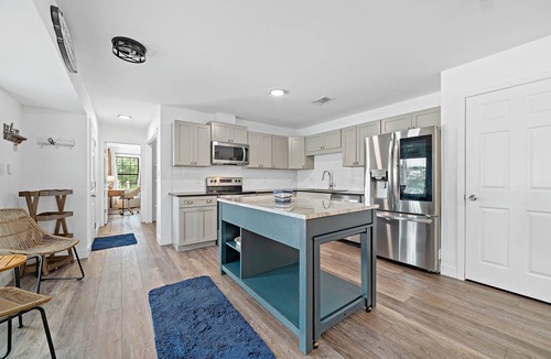 Oak Court House | Bayside Bliss | Dog Friendly | Saltwater Pool | Fire Pit | Beach Getaways