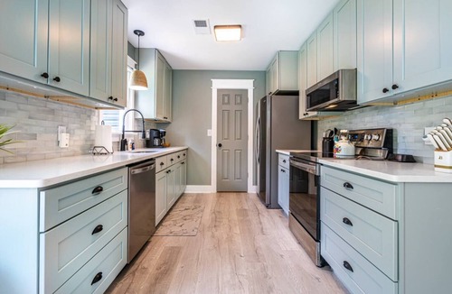 Madison House | Be Our Guest ~ @hgtvbnb ~ Stylish Getaway