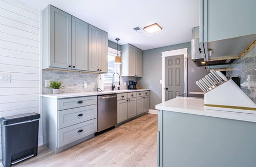 Madison House | Be Our Guest ~ @hgtvbnb ~ Stylish Getaway