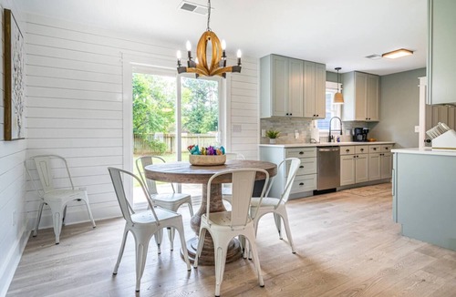 Madison House | Be Our Guest ~ @hgtvbnb ~ Stylish Getaway