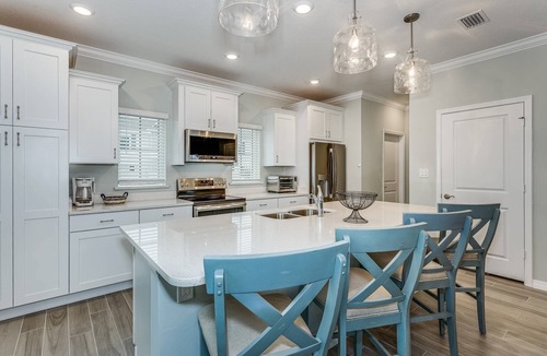 Ono Island House | Beach Chic 3BR Townhome in Lost Key | Screened Balcony w/Gulf Views | Beach Club & Tiki Bar | Pools