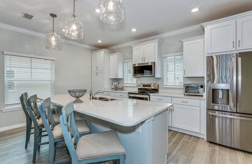 Ono Island House | Beach Chic 3BR Townhome in Lost Key | Screened Balcony w/Gulf Views | Beach Club & Tiki Bar | Pools