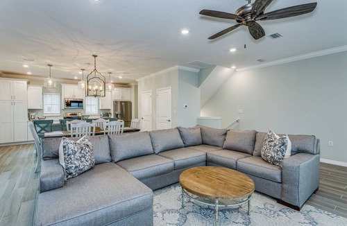 Ono Island House | Beach Chic 3BR Townhome in Lost Key | Screened Balcony w/Gulf Views | Beach Club & Tiki Bar | Pools