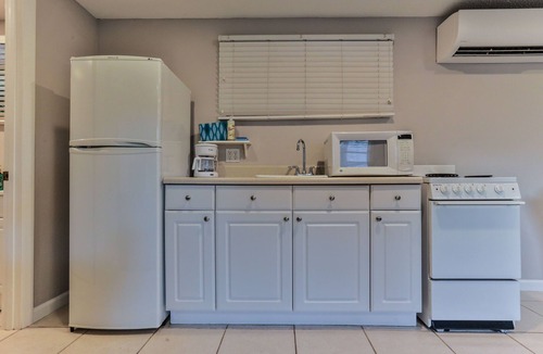 New Smyrna Beach House | Beach House with heated pool. Short walk to beach. 4 BRs/3.5 baths. Luxury.