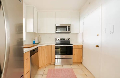 Mid Beach Apartment | Beach Oasis w/Balcony, Pool, Gym - Elevator to Beach