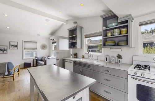 Huntington Beach House | Beach Walk Bungalow - Walk Everywhere - Beach, Pier, Pacific City & Main Street!
