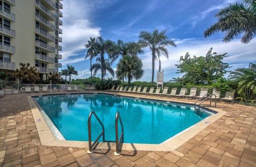 South Island House | Beachfront Condo w/Bay View in Fort Myers Beach!