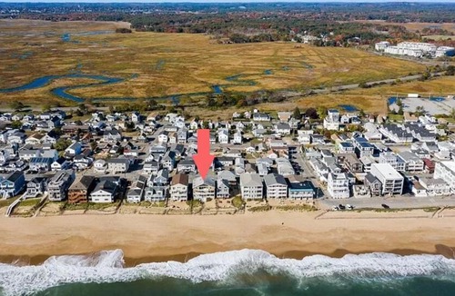 Salisbury Beach House | Beachfront Panoramic Views Oceanfront Oasis