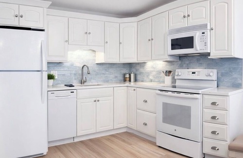Sunnyside Condo | BEACHFRONT PENTHOUSE CONDO Gorgeous GULF FRONT and lake views! Newly updated!