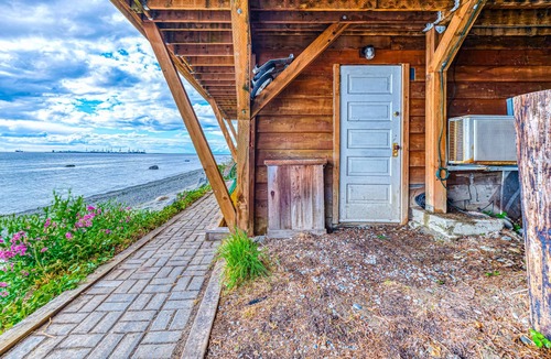 Point Roberts House | Beachfront studio with private patio, wood finishes, kitchenette, & partial AC