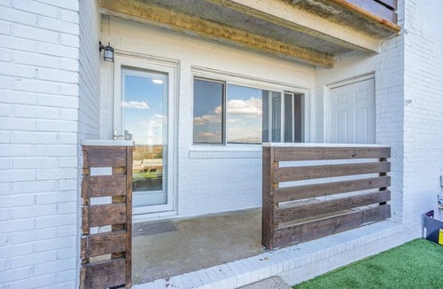 Willoughby Spit Apartment | Beachfront Sunrise Suite