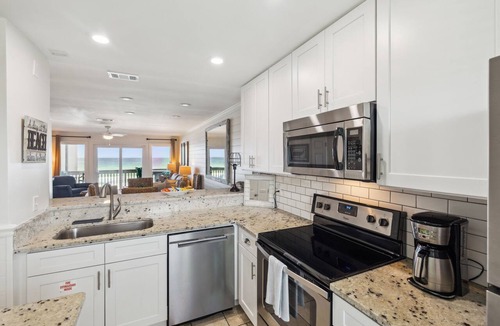 Sunnyside Condo | Beachfront Townhome Gulf Views Pool Near 30A & Pier Park Beach Service Sleeps 6