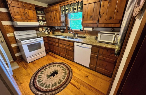 Jefferson Cabin | Bear Creek Ridge | Mtn Views, Firepit, Game Room, Pet Friendly Cabin