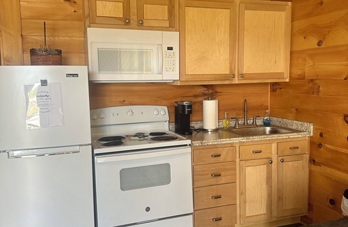 Stevenson Cabin | Bear Cub ,Cozy cabin with WiFi and AC in peaceful Stevenson