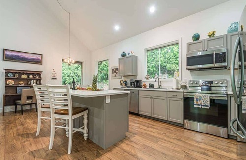 Sautee Nacoochee House | BEARADISE BUNGALOW | LUXURIOUS CANOPY RETREAT