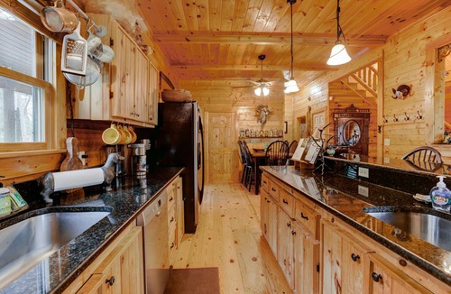 Marshall House | Bearfeet Retreat | Log Cabin in the Blue Ridge Mountains
