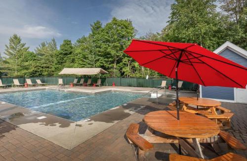 Killington Apartment | BearNecessities- AC, Pool, Hot Tub, Gym, Sauna