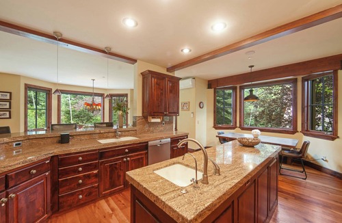 The Timbers House | Beat the Heat! Spend 30+ days @ Luxury 6-bedroom home; walk to Canyons Village