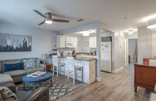 Biloxi Condo | Beautiful 1 Bd / 1 Bth 2nd Floor Condo Just a Short Walk to the Beach OS-86