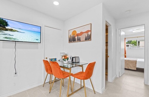 Tustin House | Beautiful 1-bedroom bungalow with AC in pleasant Tustin