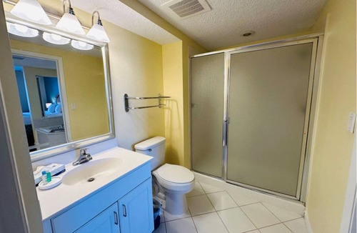 Seabreeze Historic District Resort | Beautiful 2-Bedroom Deluxe Suite in Beautiful Daytona Beach!