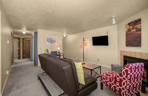 Spokane Valley Apartment | Beautiful 2BR APT 2 ⭑ Netflix & Keurig ⭑ Full Kitchen ⭑ WiFi ⭑ AC