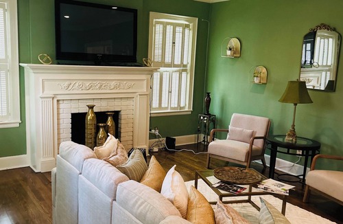 Albany House | Beautiful 3-bedroom house with a charming sunroom in Albany