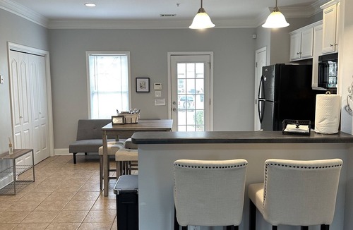 Athens House | Beautiful 3 bedroom townhome
