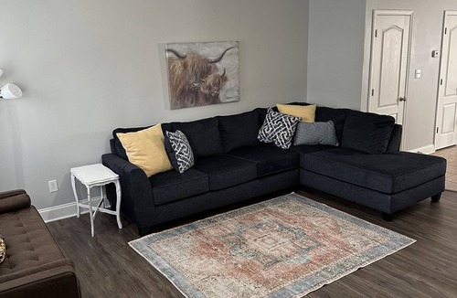 Athens House | Beautiful 3 bedroom townhome