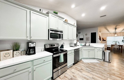 Balm House | Beautiful 4-bedroom house with AC in Wimauma