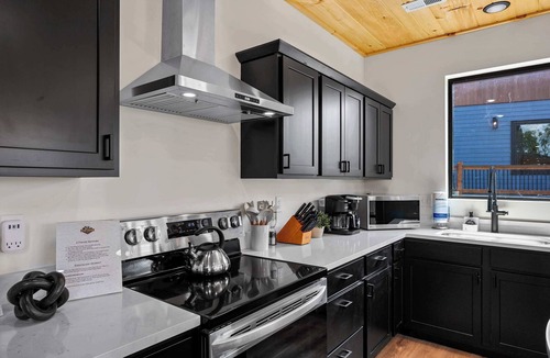 Sevierville Cabin | Beautiful 4 Bedroom Indoor Pool - Luxury Cabin