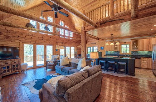 Waynesville Cabin | Beautiful 4 BR/3.5 BA + Loft, Hot-Tub, Valley Views, Covered Porch, Wi-Fi