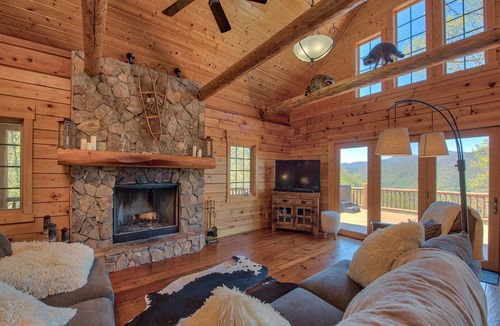 Waynesville Cabin | Beautiful 4 BR/3.5 BA + Loft, Hot-Tub, Valley Views, Covered Porch, Wi-Fi