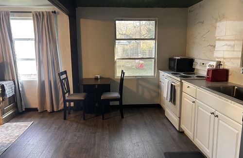 Ozark House | Beautiful Bungalow - 20 mins from Fort Rucker