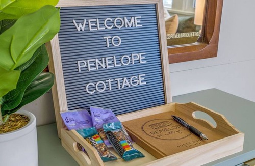 Atlanta Cottage | Beautiful Cottage in the City with Fenced Backyard