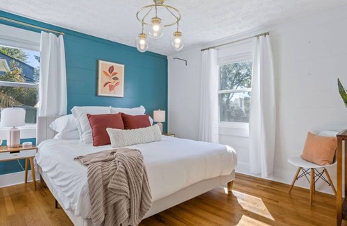 Atlanta Cottage | Beautiful Cottage in the City with Fenced Backyard
