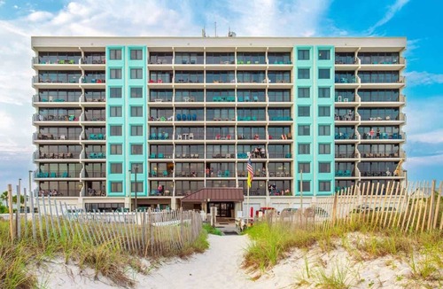 Gulf Shores Condo | Beautiful direct Gulf view & beach front condo.