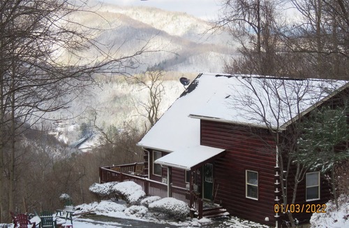 Waynesville House | Beautiful log cabin near Maggie Valley, NC