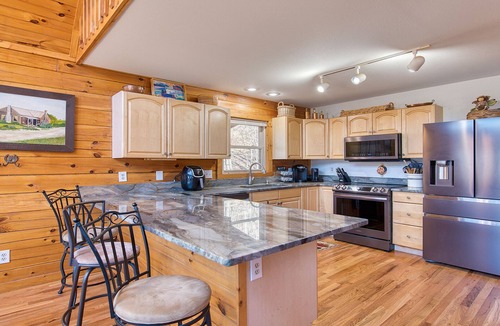 Waynesville House | Beautiful mountain view! SAUNA, HOT TUB, Pool Table, and Fast WIFI! Pet friendly