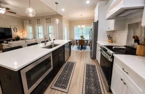 Kathleen House | Beautiful New Build | 3BR | Family Friendly