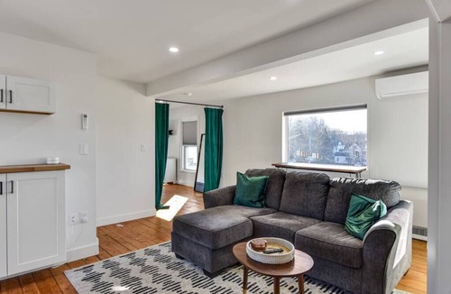Augusta Apartment | Beautiful Open Concept 1 bedroom
