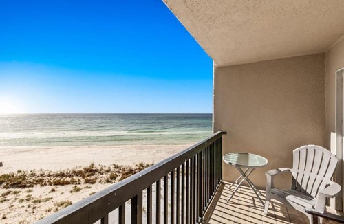 Sunnyside House | Beautiful Pinnacle Port condo with pools & basketball court right next to beach